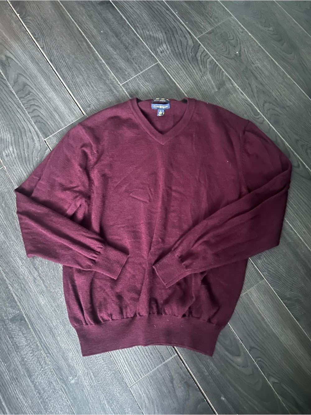 Club Room V-Neck Sweater in Burgundy Large
